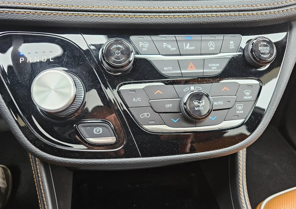 Chrysler Pacifica cena 311067 przebieg: 18126, rok produkcji 2022 z Sulejówek małe 466
